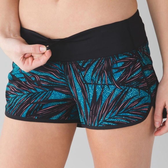 🥈 114. LULULEMON size 4 speed shorts palm lace tofino teal multicolor & black - Picture 7 of 10